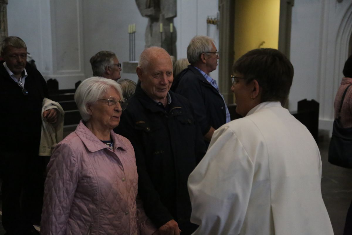 Bischof Dr. Franz Jung hat am Donnerstagnachmittag, 4. Juli, mit etwa 320 Paaren im Kiliansdom ihr goldenes oder diamantenes Ehejubiläum gefeiert.