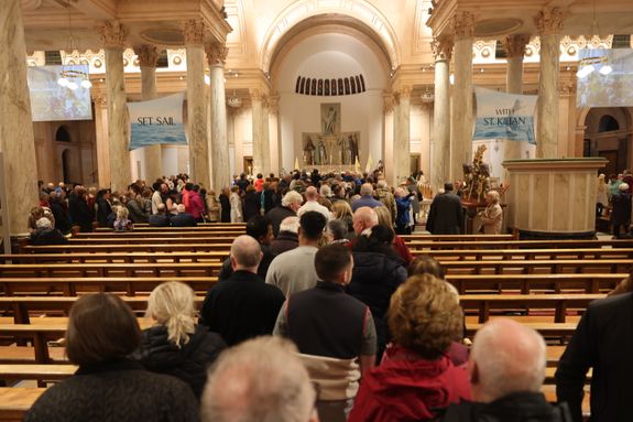 Bischof Martin Hayes feierte am Samstagabend, 5. Oktober, mit den Gästen aus Deutschland einen Jugendgottesdienst in der Kathedrale von Cavan.