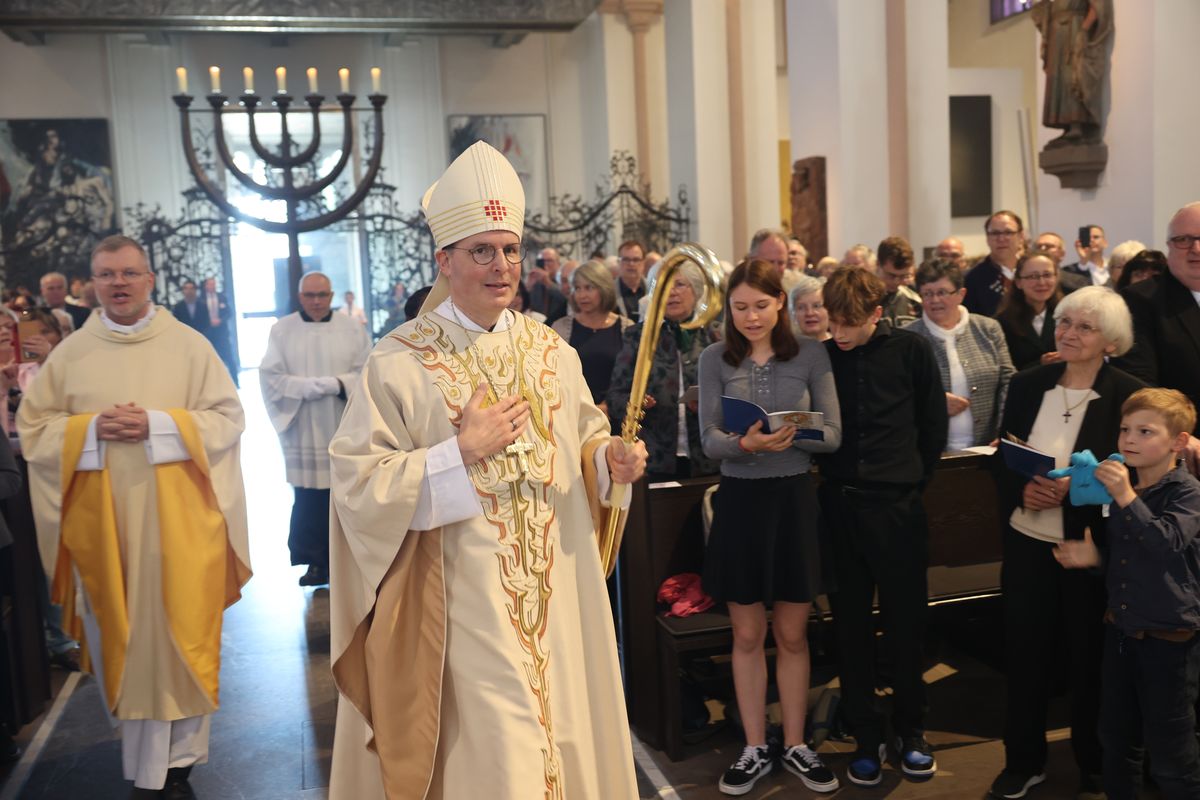 Bei einem Pontifikalgottesdienst im Würzburger Kiliansdom ist an Christi Himmelfahrt, 9. Mai 2024, Weihbischof Paul Reder zum Bischof geweiht worden. 