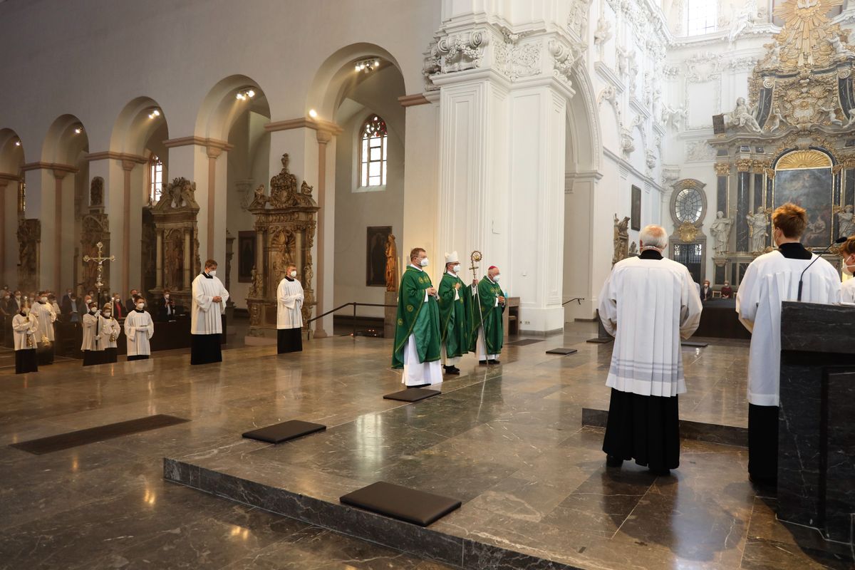 Mit einem Dankgottesdienst im Würzburger Kiliansdom hat Bischof Dr. Franz Jung am Sonntag, 13. Juni, den dritten Jahrestag seiner Bischofsweihe begangen.