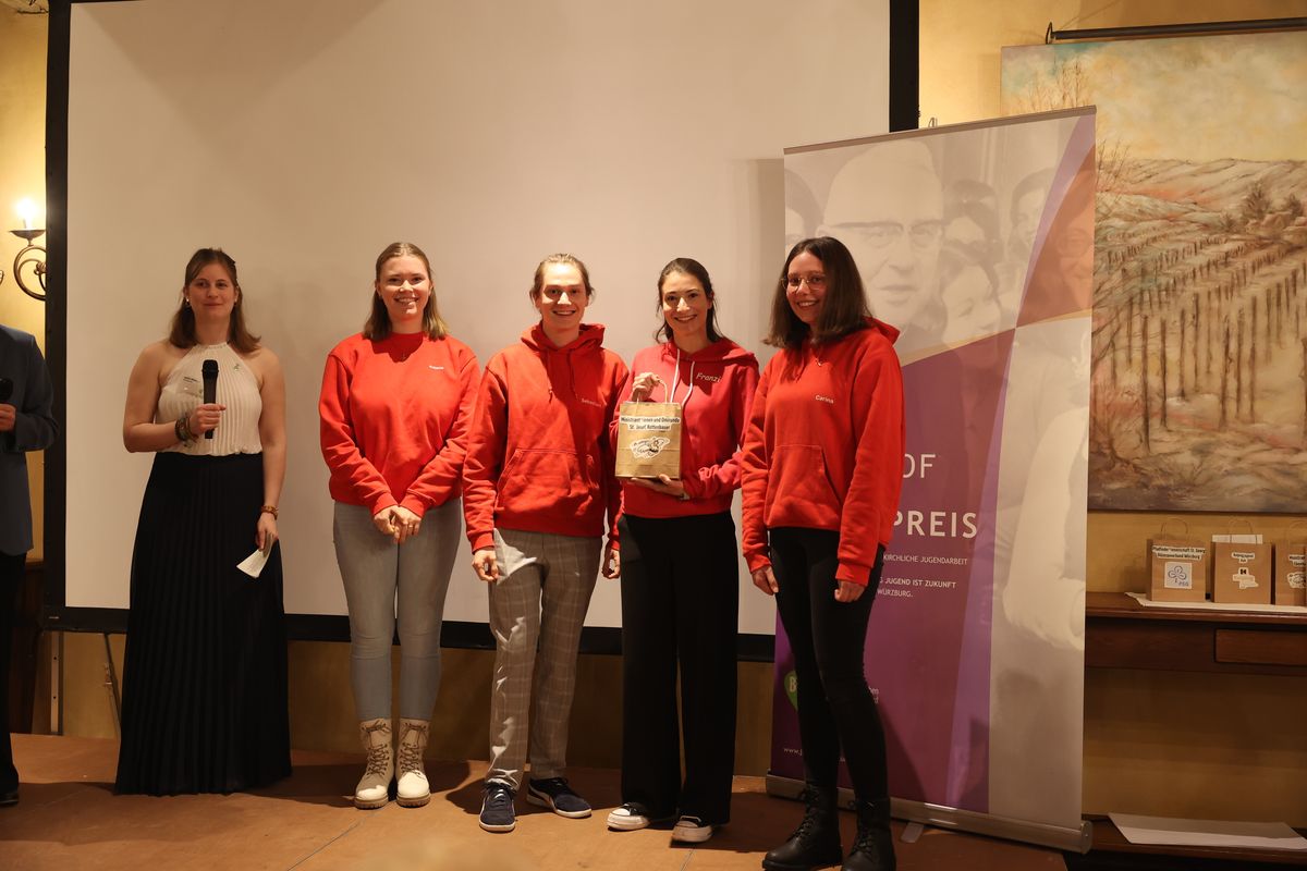 Die Ministrant*innenund Omirunde Sankt Josef, Rottenbauer.  Die Ministrant*innenund Omirunde Sankt Josef, Rottenbauer.