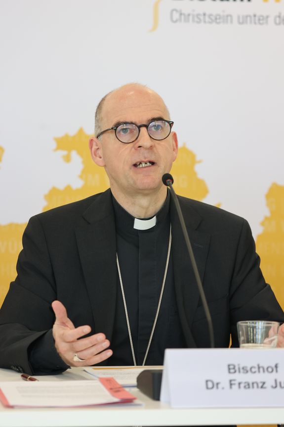 0424/0108 PK Bischof_44709