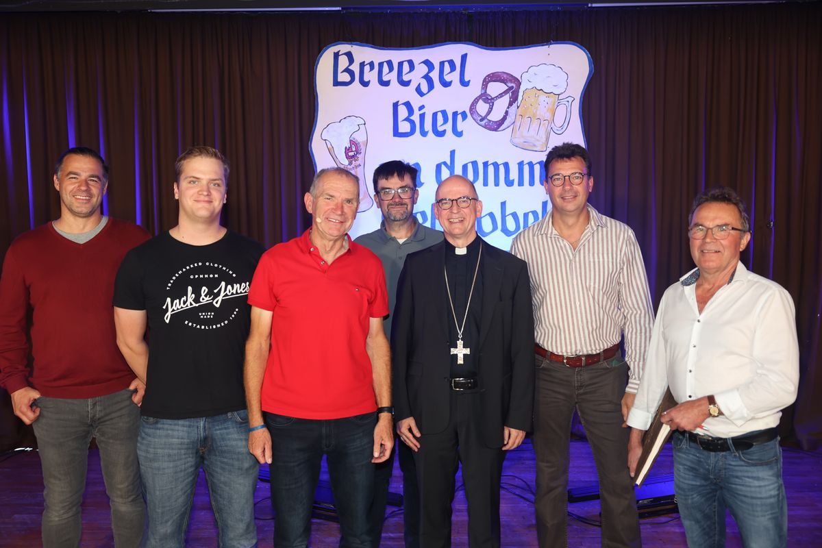 Bischof Dr. Franz Jung war am Sonntag, 22. September, Überraschungsgast bei "Brezel, Bier und domm