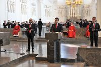 Bischof Dr. Franz Jung hat am Karfreitag, 15. April, die Liturgie vom Leiden und Sterben Jesu im Kiliansdom gefeiert. Bischof Dr. Franz Jung hat am Karfreitag, 15. April, die Liturgie vom Leiden und Sterben Jesu im Kiliansdom gefeiert.