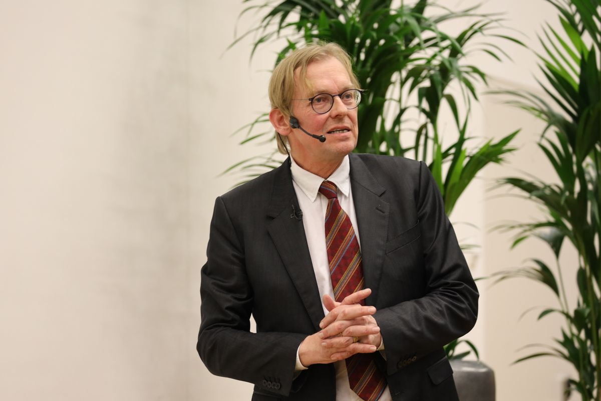 Professor Dr. Dieter Thomä verstand es, mit seinem Vortrag zu unterhalten und zugleich Denkanstöße zu geben.