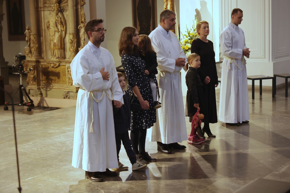 Bei einem Pontifikalgottesdienst am Samstag, 27. September, weihte Weihbischof Paul Reder drei Männer im Würzburger Kiliansdom zu Diakonen.