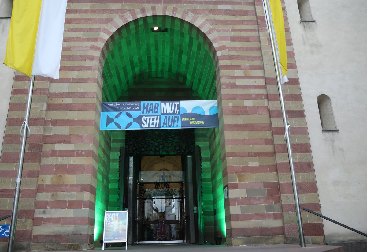 Die "Nacht der Hoffnung" in der Kiliani-Wallfahrtswoche am Samstagabend, 12. Juli, lud zu Stille, Gebet und Besinnung in den Kiliansdom ein. Viele Passanten nutzten das Angebot, das um Mitternacht endete.