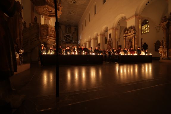 Bischof Dr. Franz Jung feierte am Samstag, 19. April, im Würzburger Kiliansdom die Osternacht. 