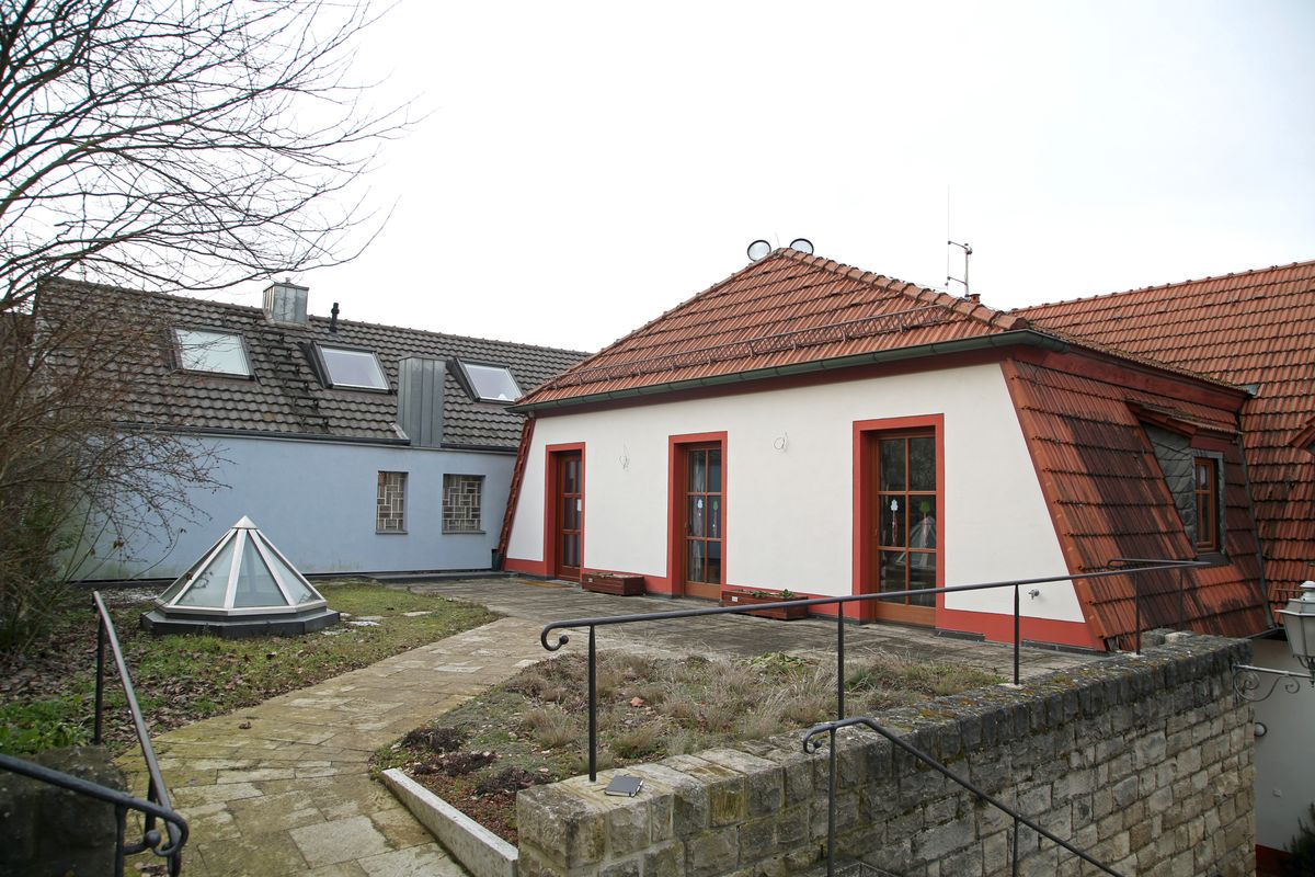 Im ehemaligen Eucharistinerkloster wurde schon vor der Renovierung ein Aufzug eingebaut. Im ehemaligen Eucharistinerkloster wurde schon vor der Renovierung ein Aufzug eingebaut.