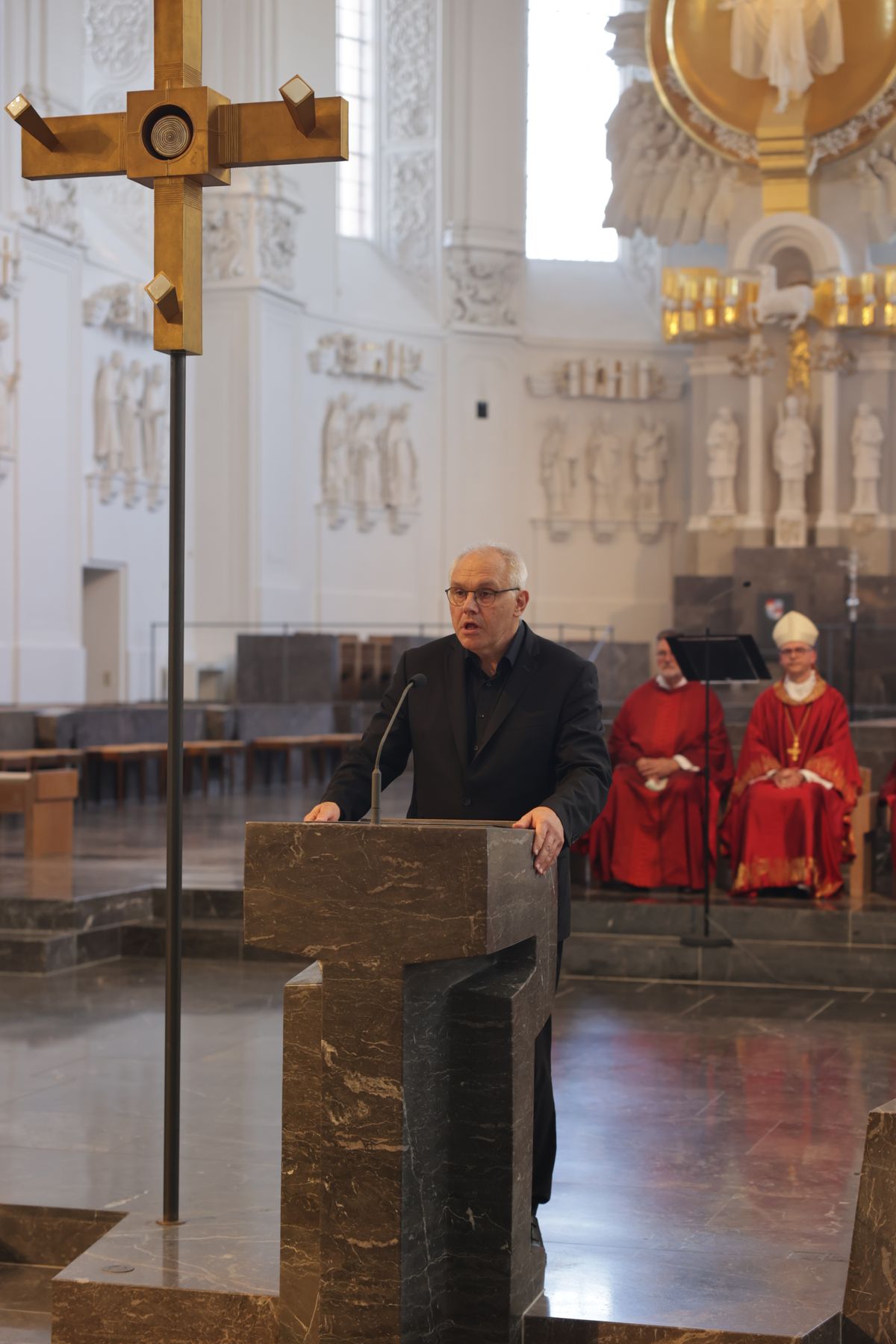 Beim Kiliani-Gottesdienst für die in Schule und Erziehung Tätigen hat Bischof Dr. Franz Jung am Freitag, 11. Juli, im Würzburger Kiliansdom 24 Frauen und Männern die Missio canonica verliehen.