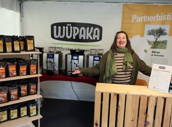 2126/0510 Kaleidoskop Engagierte Menschen erkennt man an bunten Buttons
