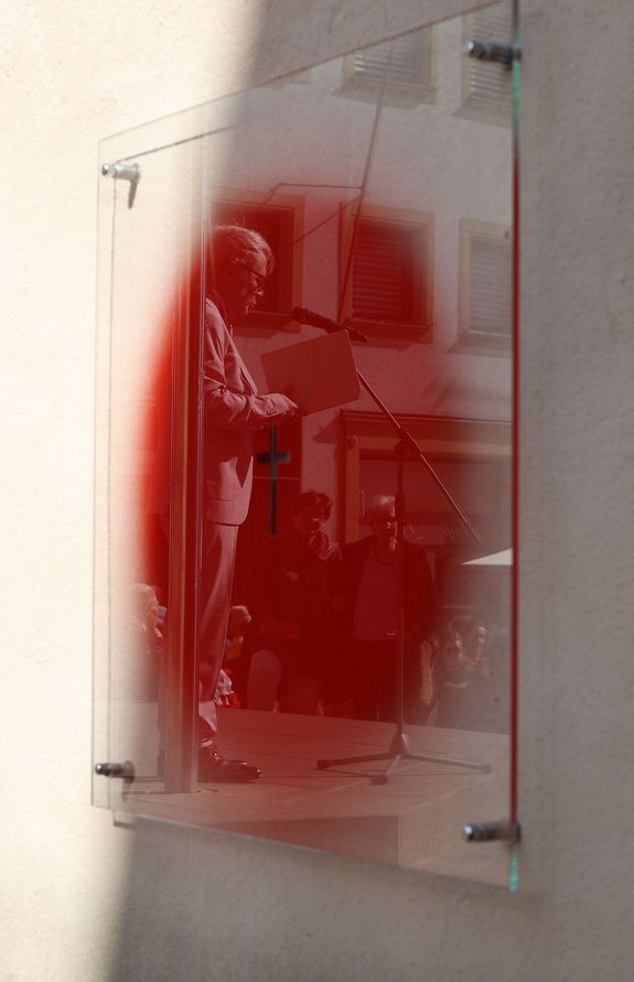 2126/0487 Vernissage "Schmerzpunkt"