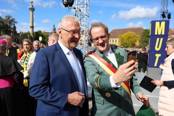 2126/0521 Abschluss-Gottesdienst auf dem Residenzplatz