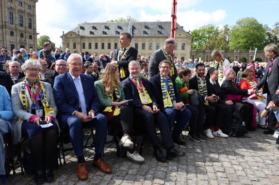 2126/0521 Abschluss-Gottesdienst auf dem Residenzplatz