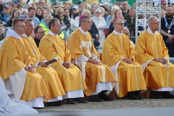 2126/0521 Abschluss-Gottesdienst auf dem Residenzplatz