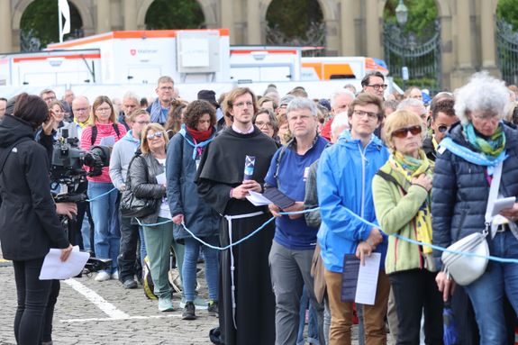 2126/0521 Abschluss-Gottesdienst auf dem Residenzplatz