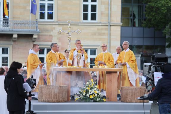 2126/0521 Abschluss-Gottesdienst auf dem Residenzplatz