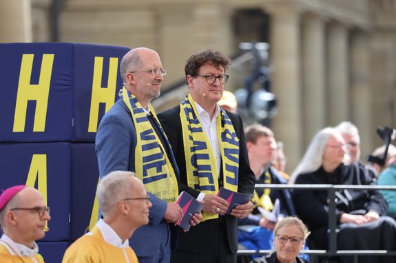 2126/0521 Abschluss-Gottesdienst auf dem Residenzplatz