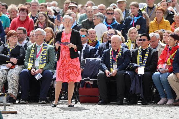 2126/0521 Abschluss-Gottesdienst auf dem Residenzplatz