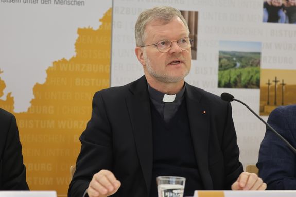 0626/0127 PK BIschof Wolf