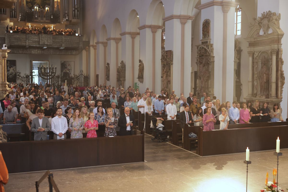 Beim Kiliani-Gottesdienst für die in Schule und Erziehung Tätigen hat Bischof Dr. Franz Jung am Freitag, 11. Juli, im Würzburger Kiliansdom 24 Frauen und Männern die Missio canonica verliehen.