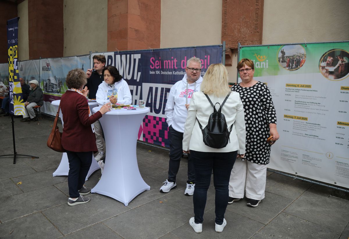 Weihbischof Paul Reder feierte am Dienstagabend, 8. Juli, einen Kiliani-Pontifikalgottesdienst mit den Katholischen Erwachsenenverbänden im Kiliansdom. 