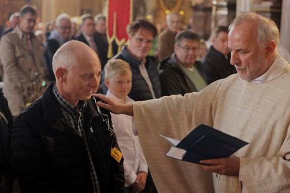 Mit einer Prozession und einem Pontifikalgottesdienst mit Bischof Dr. Franz Jung  ist am Sonntag, 15. September, das 200. Jubiläum der Kirchweihe des Würzburger Käppele gefeiert worden.
