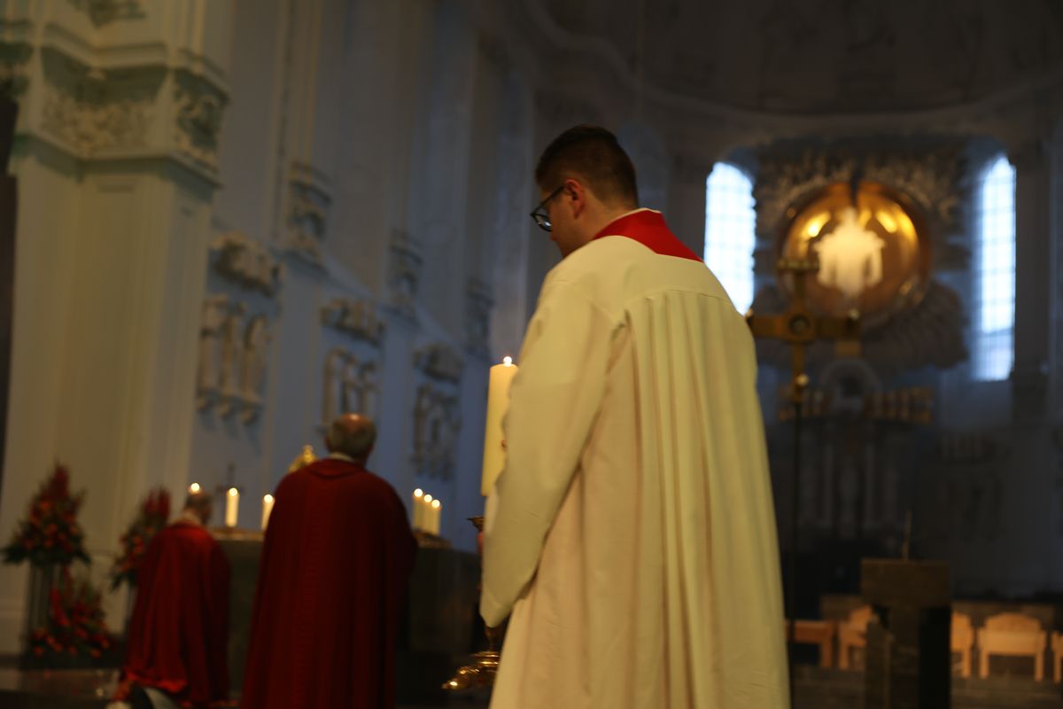 Die "Nacht der Hoffnung" am Samstagabend, 13. Juli, der Kiliani-Wallfahrtswoche lud zu Besinnung, Gebet und Kraftschöpfen in den Kiliansdom ein. Viele Passanten nutzten das Angebot, das um Mitternacht endete.