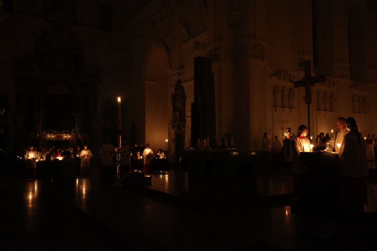 BIschof Dr. Franz Jung feiert am Samstagabend, 16. April, im Würzburger Kiliansdom die Osternacht.