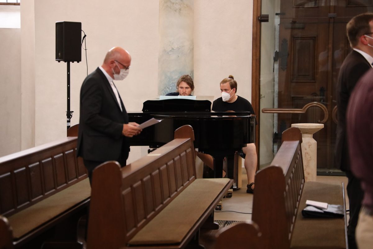 Bei einem feierlichen Gottesdienst in der Seminarkirche Sankt Michael in Würzburg mit Bischof Dr. Franz Jung am Montagabend, 26. Juli, sind Regens Stefan Michelberger und Subregens Stefan Fleischmann verabschiedet und Regens Peter Göttke offiziell begrüßt worden. 