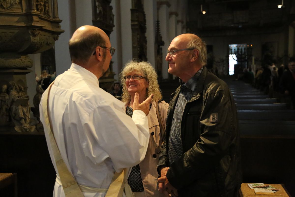 Bischof Dr. Franz Jung hat am Donnerstagnachmittag, 4. Juli, mit etwa 320 Paaren im Kiliansdom ihr goldenes oder diamantenes Ehejubiläum gefeiert.