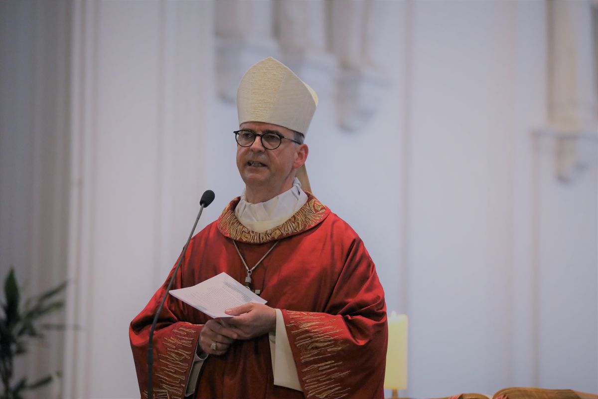 2821/0665 Pasti-Jubiläum_28735 Mit einem Kiliani-Pontifikalgottesdienst im Kiliansdom mit Bischof Dr. Franz Jung ist am Dienstagabend, 6. Juli, das 50. Jubiläum der Berufsgruppe der Pastoralreferentinnen und -referenten im Bistum Würzburg gefeiert worden.