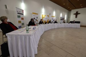 Bei einer Pressekonferenz im Würzburger Burkardushaus, die auch live auf YouTube ins Internet gestreamt wurde, informierte Bischof Dr. Franz Jung gemeinsam mit weiteren wichtigen  Akteuren über Neuigkeiten aus dem Bistum.