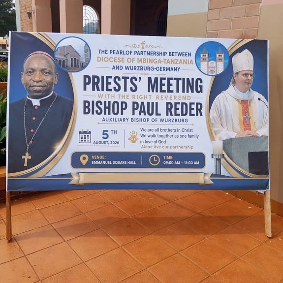 3326/0777 Weihbischof Paul Reder trifft Priesterrat der Diözese Mbinga