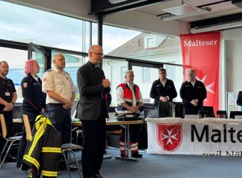 2126/0510 Kaleidoskop Bischöflicher Segen für die Rettungskräfte