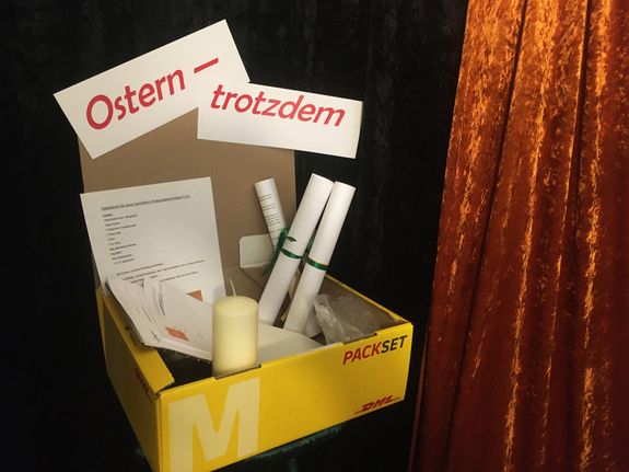 Im Vorfeld bekamen die Teilnehmenden ein Paket mit Vorlagen, Bastelmaterialien und einer Kerze.  Im Vorfeld bekamen die Teilnehmenden ein Paket mit Vorlagen, Bastelmaterialien und einer Kerze.