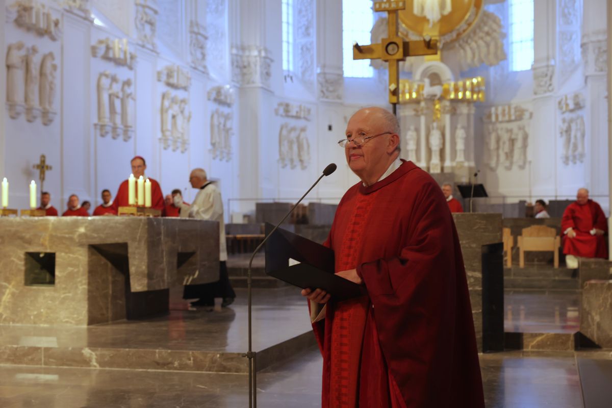 Rund 900 Personen feierten den Kiliani-Pontifikalgottesdienst für Räte und Politiker am Montagabend, 7. Juli, im Kiliansdom mit. Eine Begegnung auf dem Kiliansplatz schloss sich an. 
