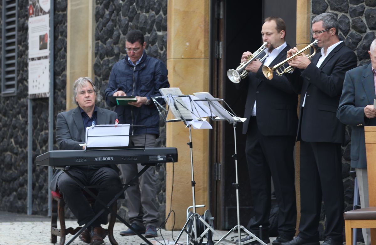 2721/0660 Kiliani Kreuzberg Bischof_28631 Bischof Dr. Franz Jung feierte am Montagabend, 5. Juli, einen Kiliani-Pontifikalgottesdienst auf dem Kreuzberg.