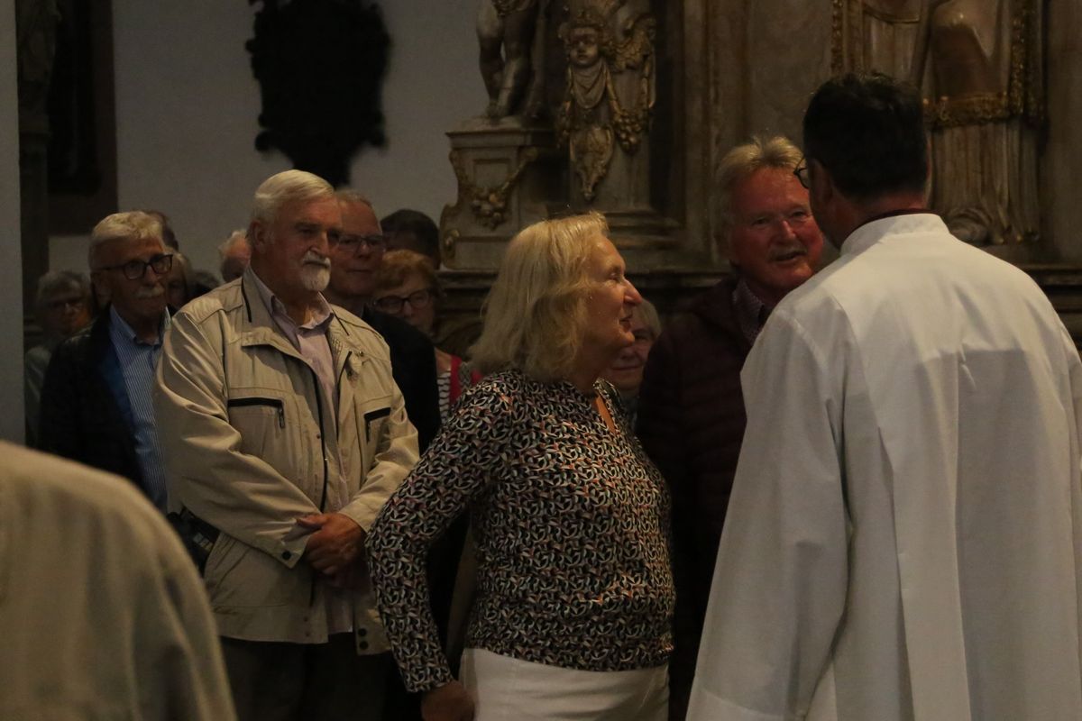 Bischof Dr. Franz Jung hat am Donnerstagnachmittag, 4. Juli, mit etwa 320 Paaren im Kiliansdom ihr goldenes oder diamantenes Ehejubiläum gefeiert.