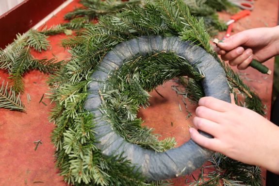 So sollte die Unterseite des Kranzes aussehen. 