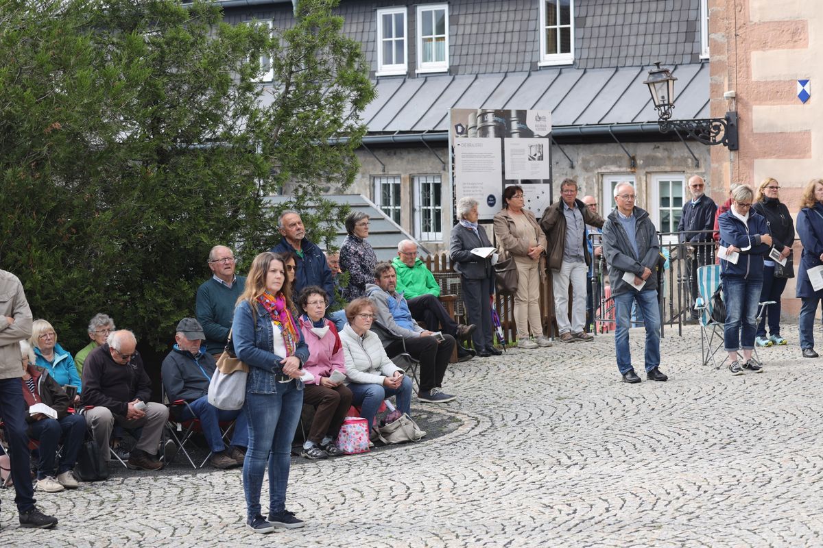 2721/0660 Kiliani Kreuzberg Bischof_28643 Bischof Dr. Franz Jung feierte am Montagabend, 5. Juli, einen Kiliani-Pontifikalgottesdienst auf dem Kreuzberg.