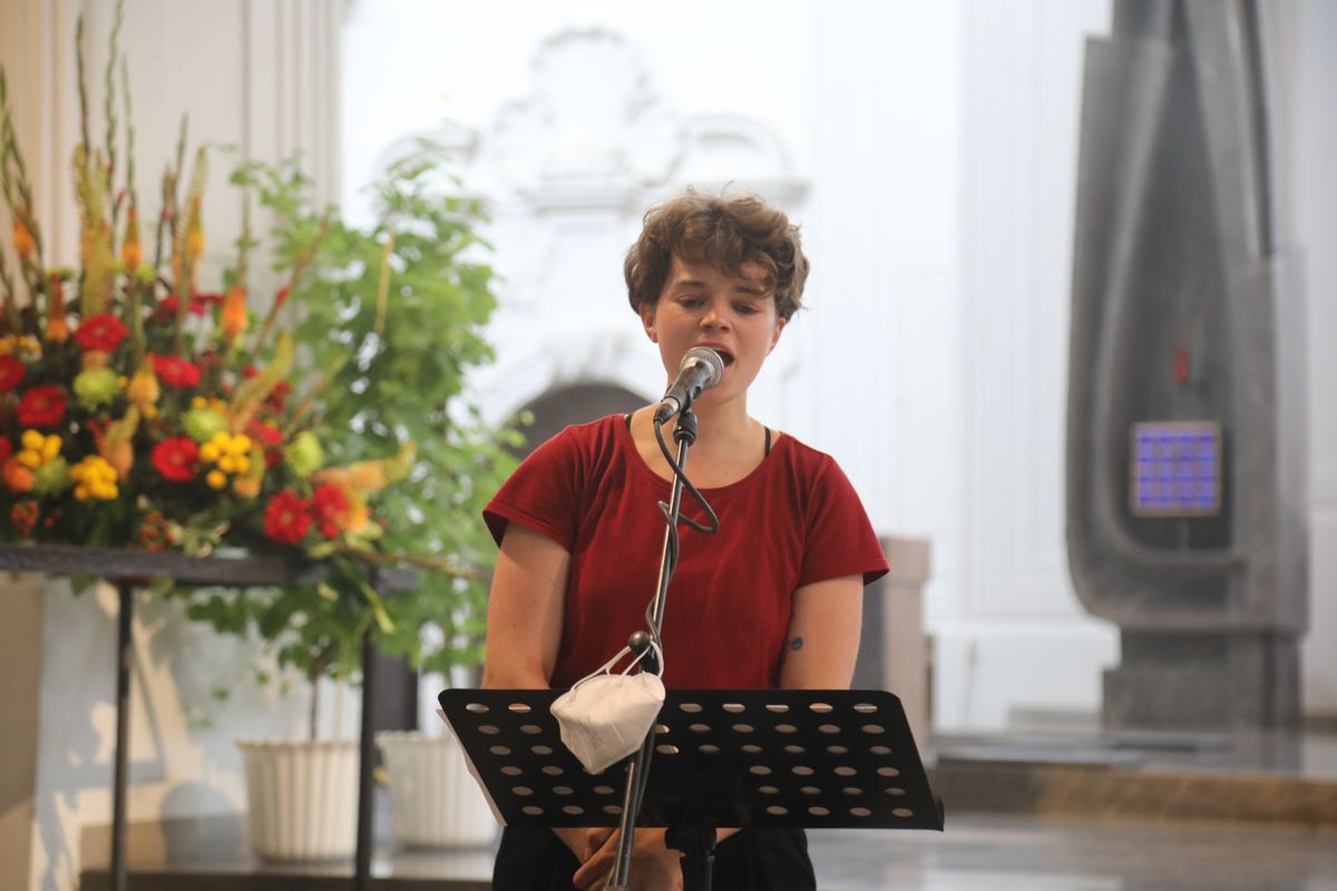 2721/0661 Ministranten-Gottesdienst_28688 Weihbischof Ulrich Boom hat anlässlich der Kiliani-Wallfahrtswoche mit den Ministranten einen Gottesdienst im Würzburger Dom gefeiert.