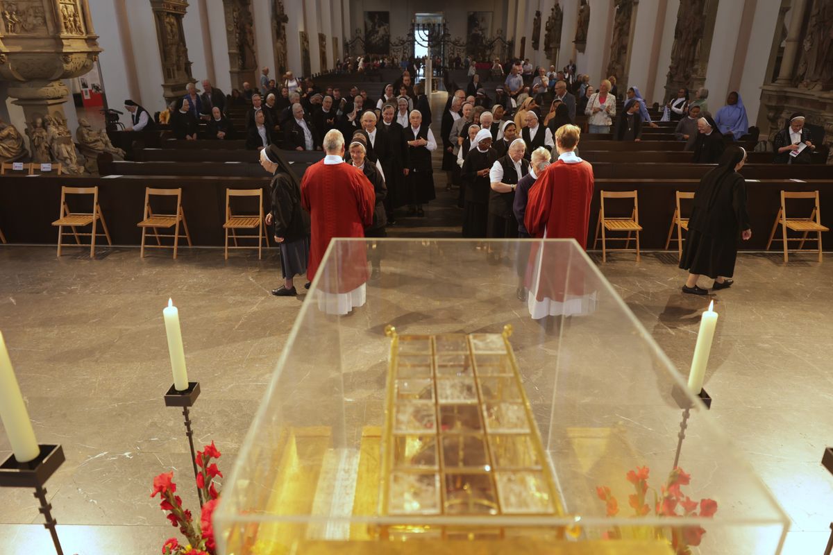 Mit Ordensleuten und Missionaren hat Weihbischof Paul Reder am Mittwochnachmittag, 9. Juli, im Kiliansdom einen Kiliani-Gottesdienst gefeiert. 