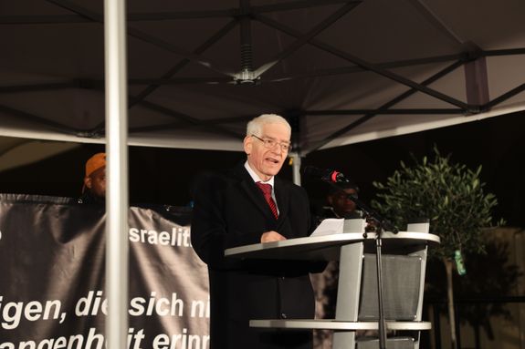 Dr. Josef Schuster, Präsident des Zentralrats der Juden in Deutschland, sagte, Jüdinnen und Juden wüssten, wie einsam der Kampf ums Überleben sein könne. 