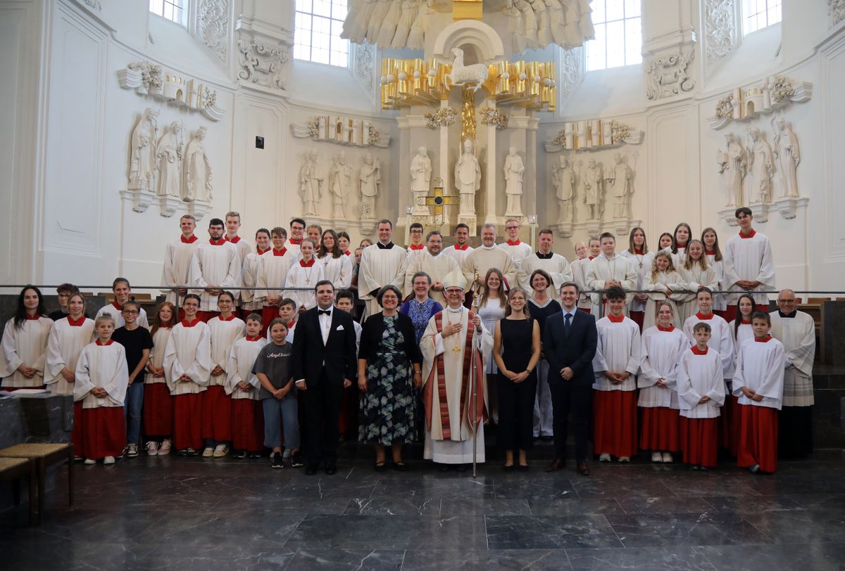 Fünf Frauen und zwei Männer hat Bischof Dr. Franz Jung bei einem Pontifikalgottesdienst am Freitag, 18. Juli 2025, als Pastoral- beziehungsweise Gemeindereferentinnen und -referenten beauftragt.