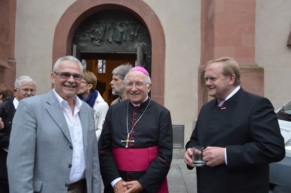 Kiliani-Tag der Handwerker und Arbeitnehmer am 10. Juli 2014 im Kiliansdom in Würzburg (von links): Reiner Schenk, Weihbischof Ulrich Boom und Hugo Neugebauer, Präsident der Handwerkskammer für Unterfranken. Kiliani-Tag der Handwerker und Arbeitnehmer am 10. Juli 2014 im Kiliansdom in Würzburg (von links): Reiner Schenk, Weihbischof Ulrich Boom und Hugo Neugebauer, Präsident der Handwerkskammer für Unterfranken.