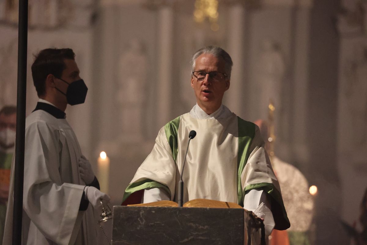 BIschof Dr. Franz Jung feiert am Samstagabend, 16. April, im Würzburger Kiliansdom die Osternacht.