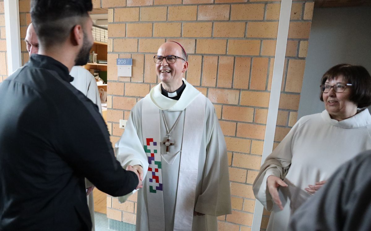 Bischof Dr. Franz Jung wünschte am Ende jedem Gefangenen frohe Weihnachten. Bischof Dr. Franz Jung wünschte am Ende jedem Gefangenen frohe Weihnachten.