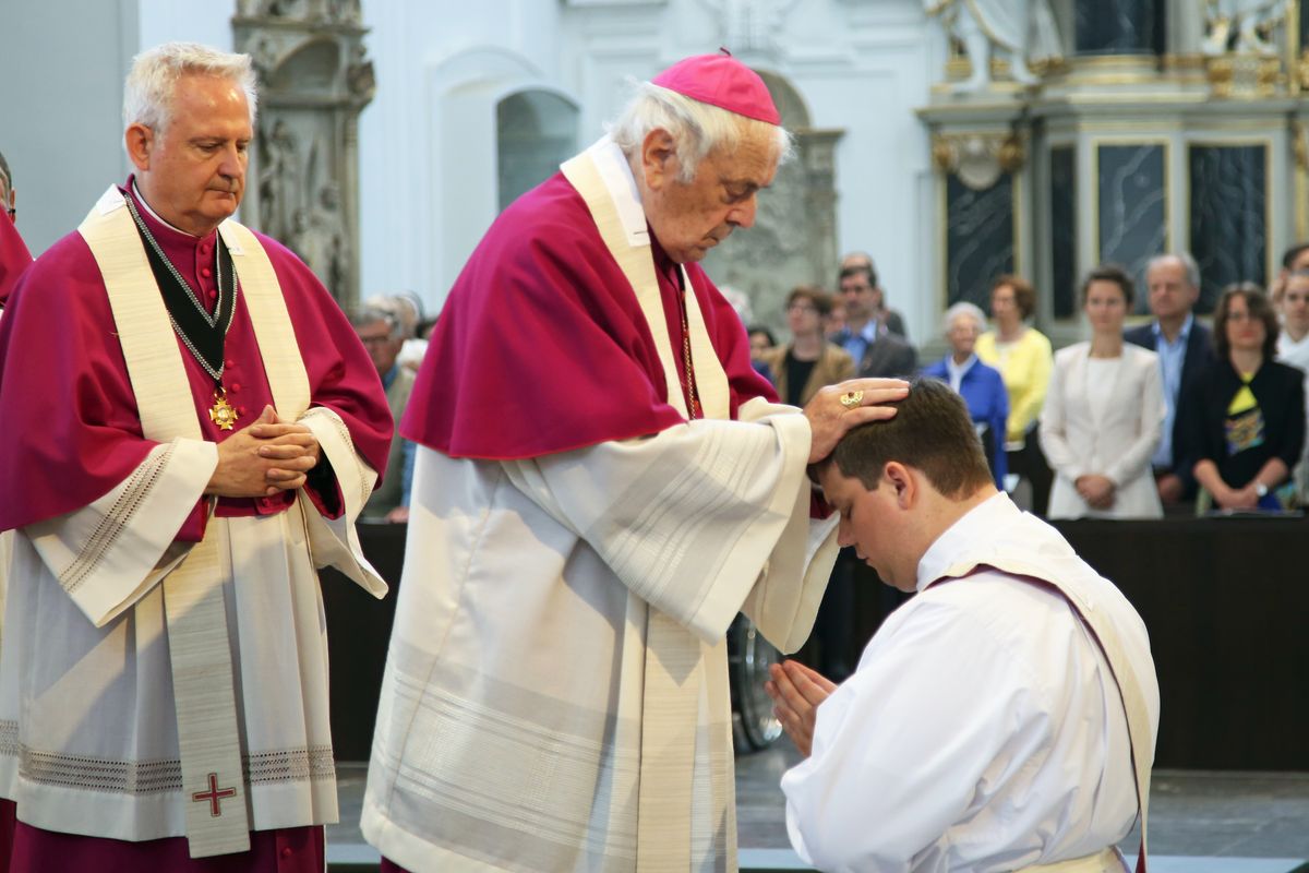 2419/0653 Priesterweihe von Frank Elsesser_15085