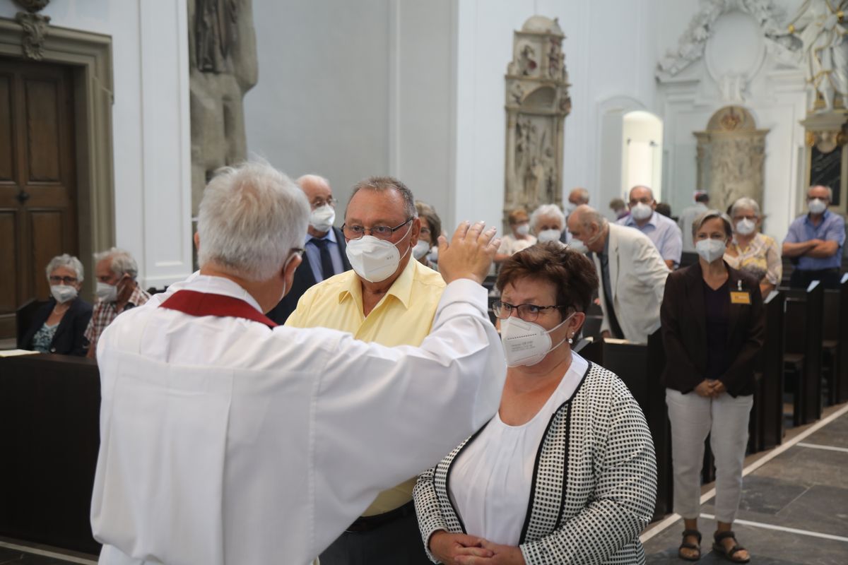 2621/0624 Ehejubilare Bischof 29. Juni Vormittag_28017